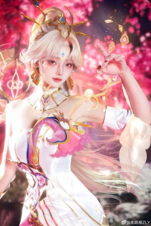 #二次元cos大赏##走路摇zly[超话]